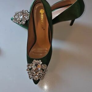 BIGTREE Green Heels with Crystal Embellishment